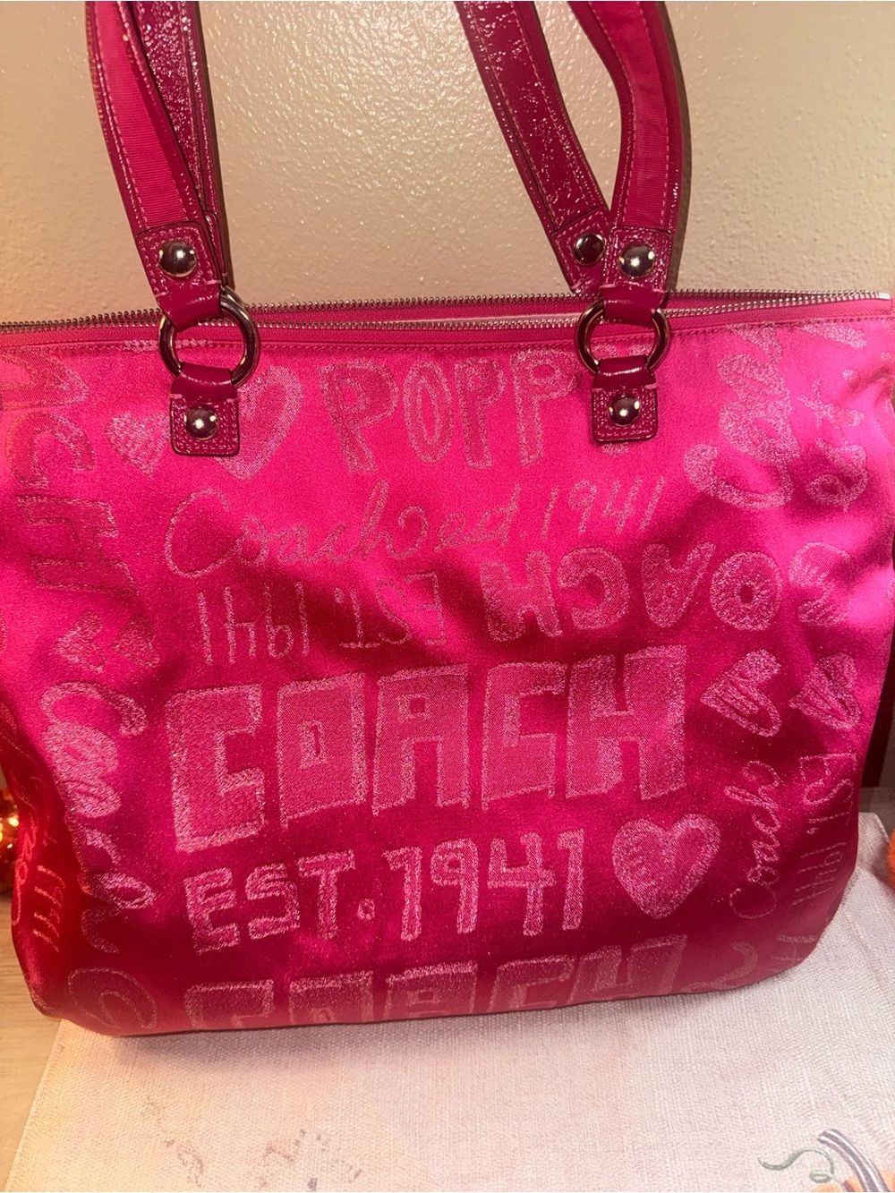 Coach Poppy Hot Pink storypatch sig Shoulder Tote w/2 poppy bag charms - Picture 7 of 9